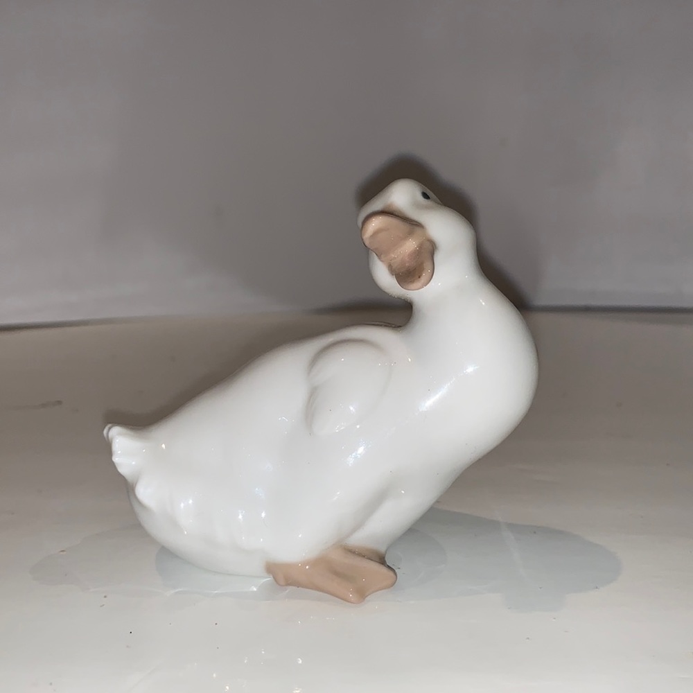 Nao by Lladro Duck Goose Looking Back Porcelain Figurine